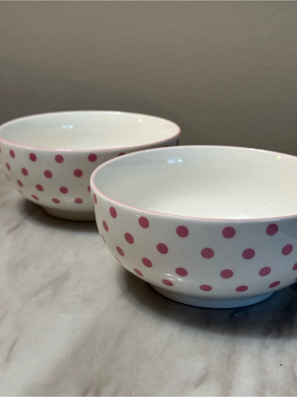 Hello Kitty Set of 2 Ceramic Polka Dot Bowls White/Pink Microwave Safe 27oz